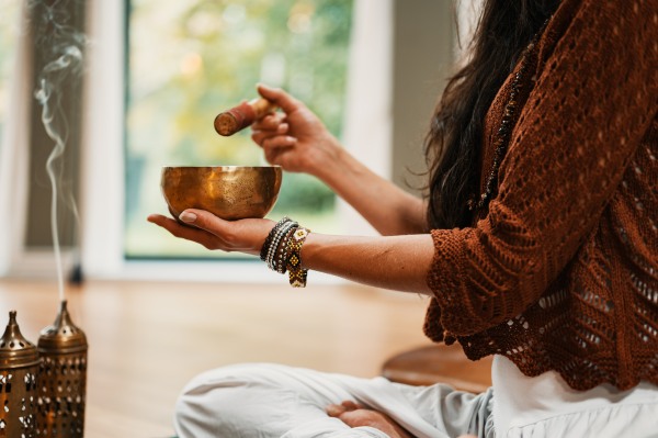 Lady with Tibetan singing bowl